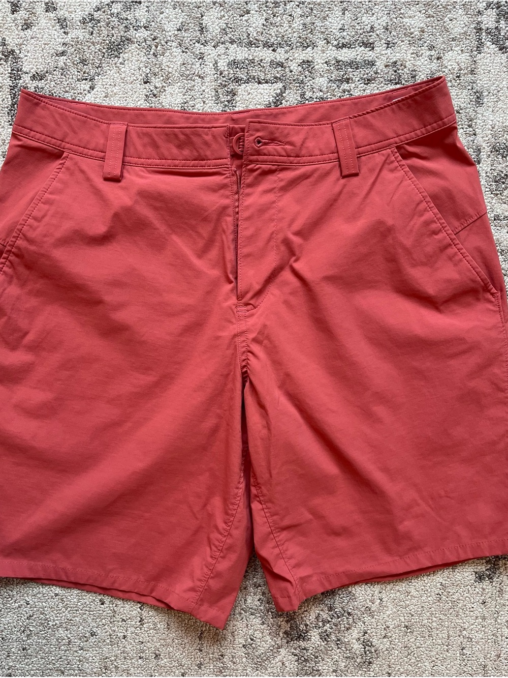 Under Armour Men's size 32  Coral/Red Flat-Front Performance Shorts